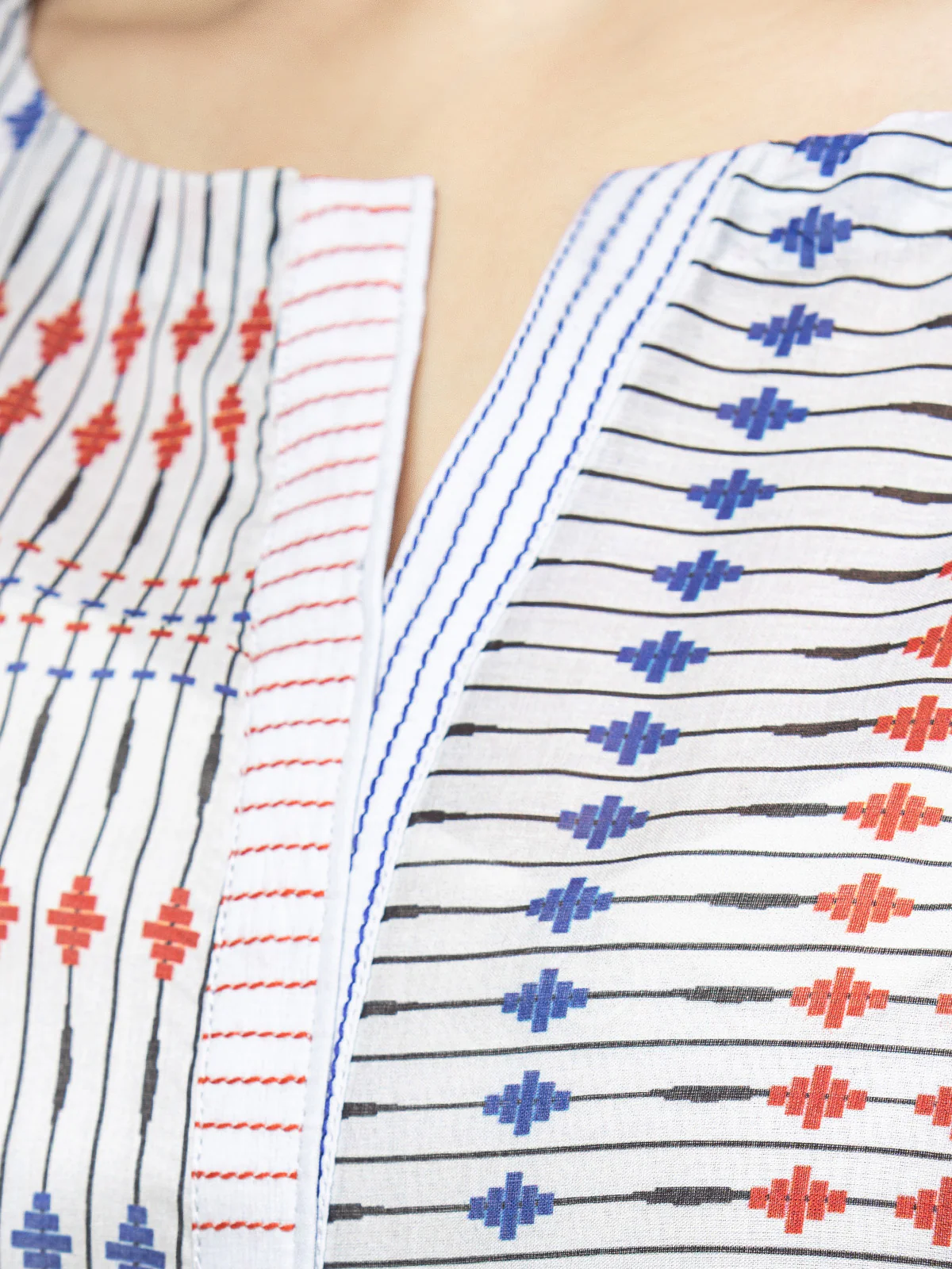 Unstitched Printed Lawn Suit - EWU23A1-26085 - Image 3