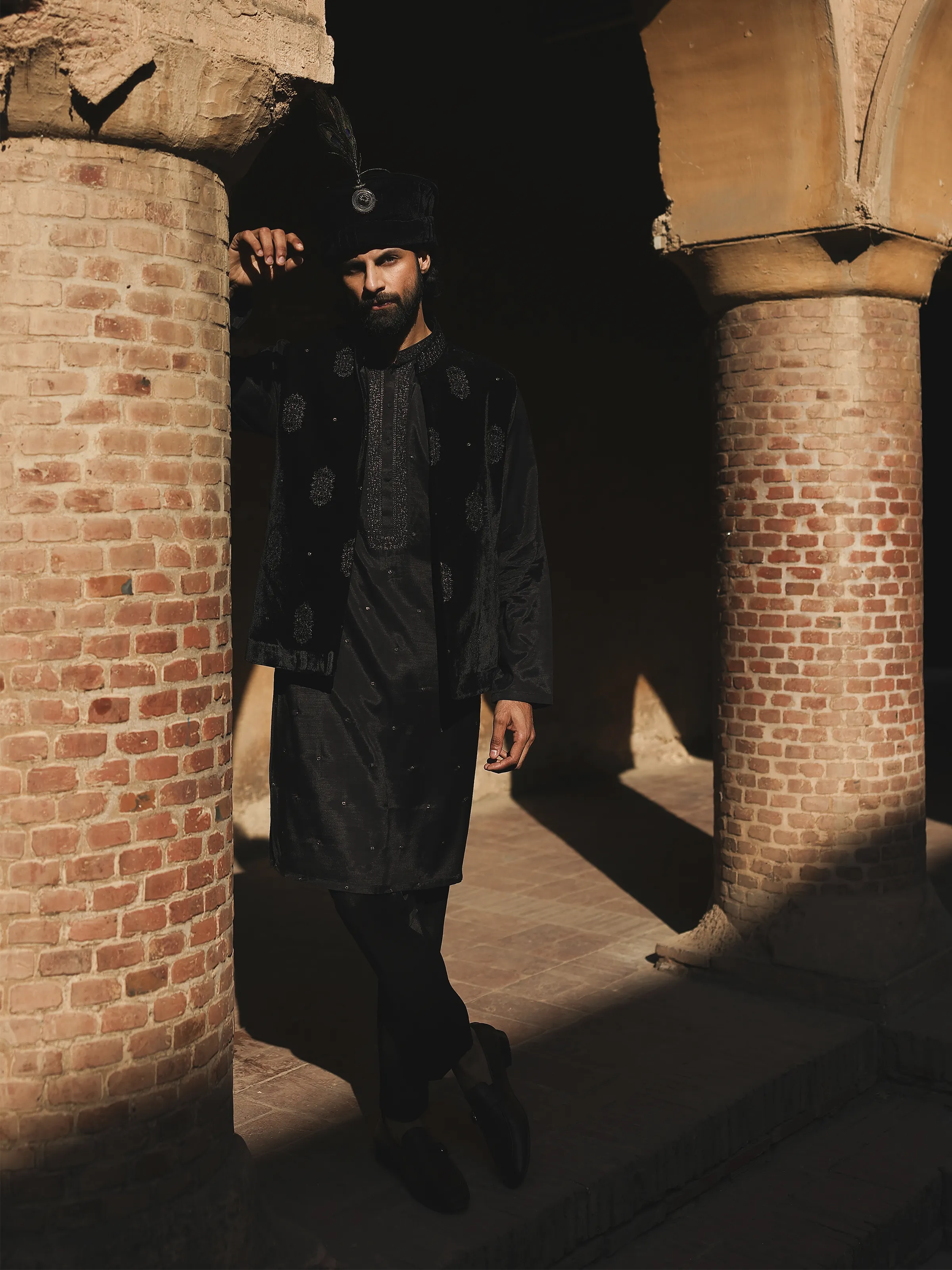 Men's Black Waist Coat Suit - ECMTWCS5-022 - Image 5