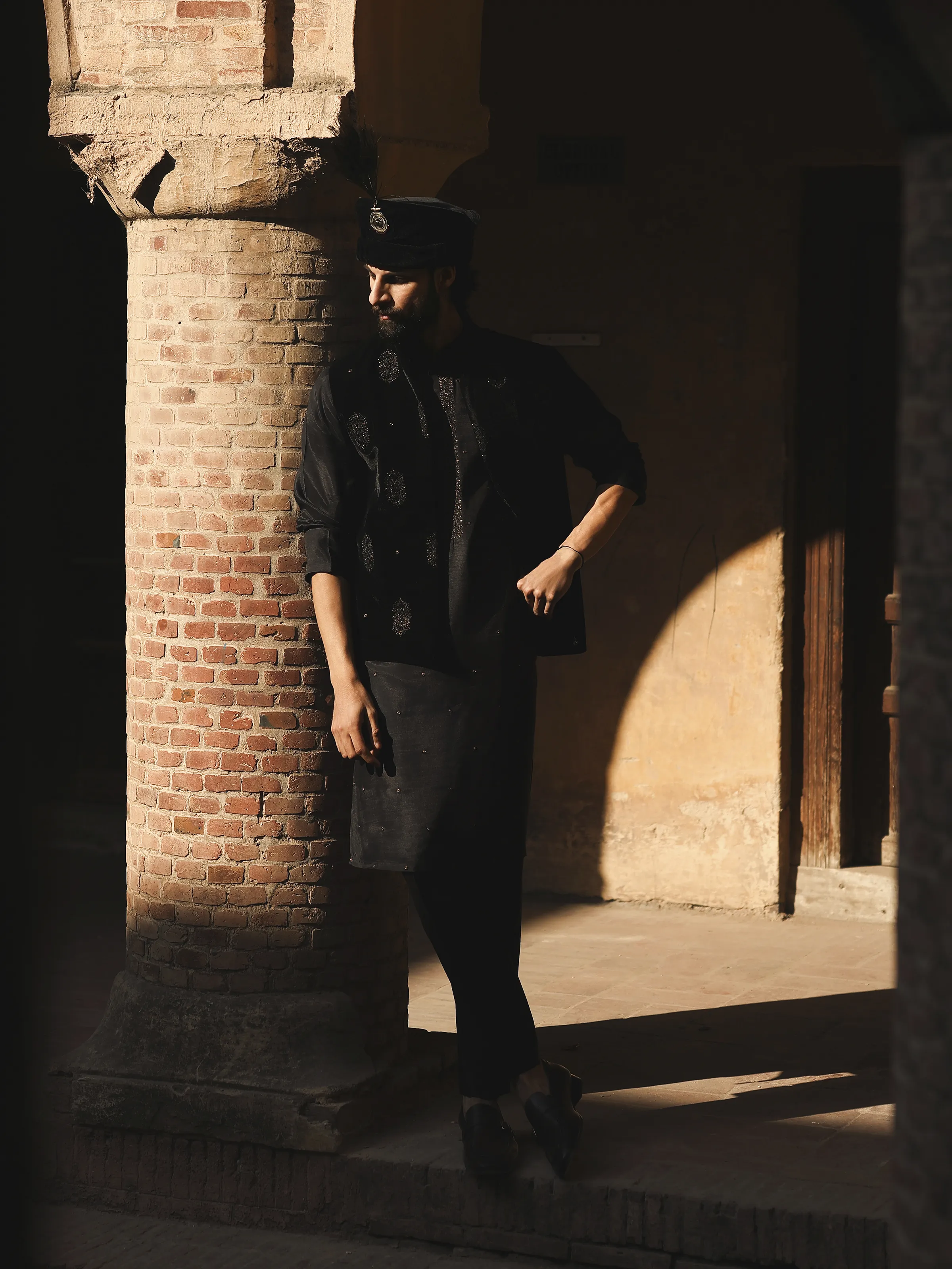 Men's Black Waist Coat Suit - ECMTWCS5-022 - Image 6