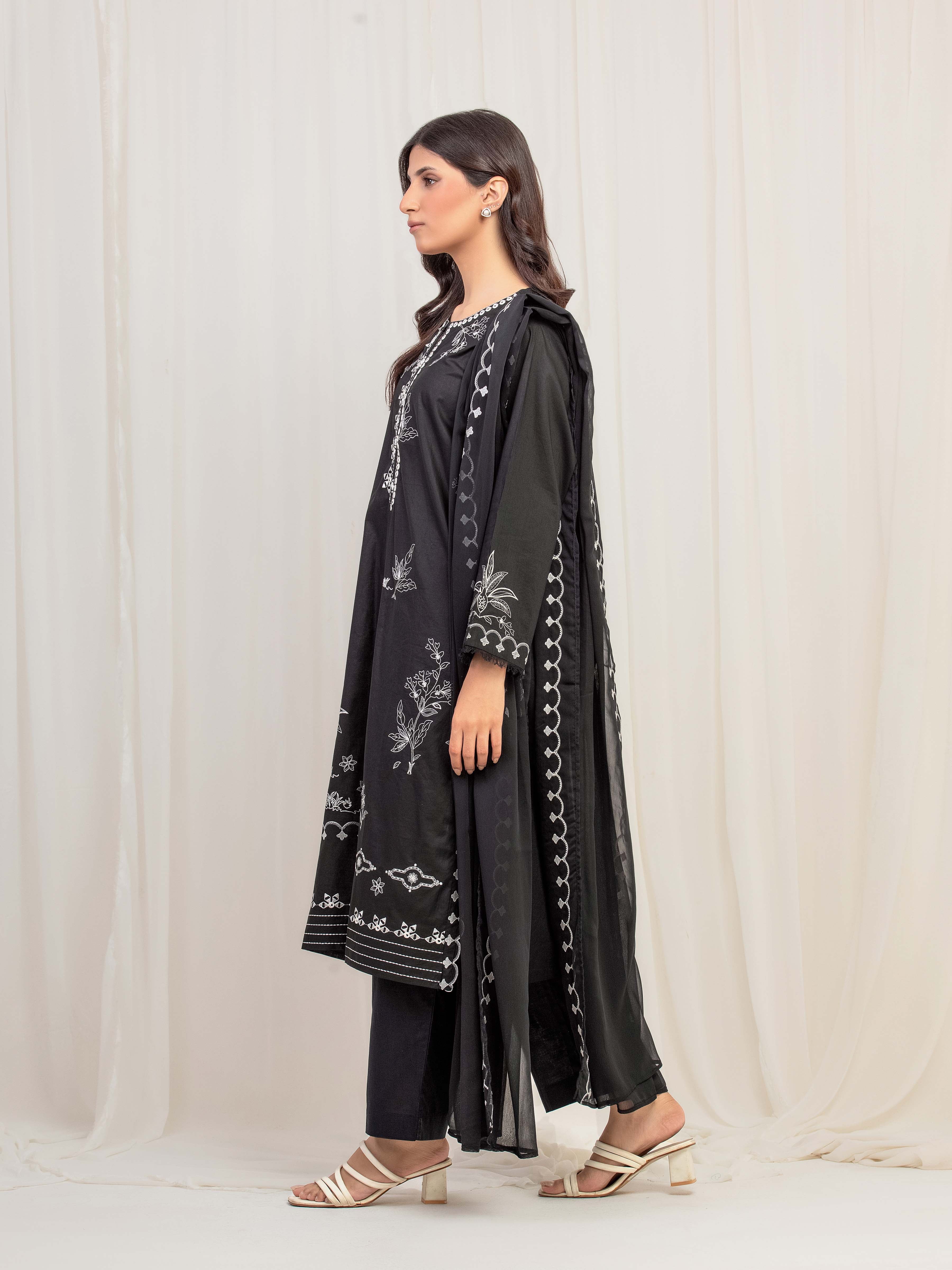 Pret Embroidered Cambric Suit - EWTKE5-81093-3P - Image 4