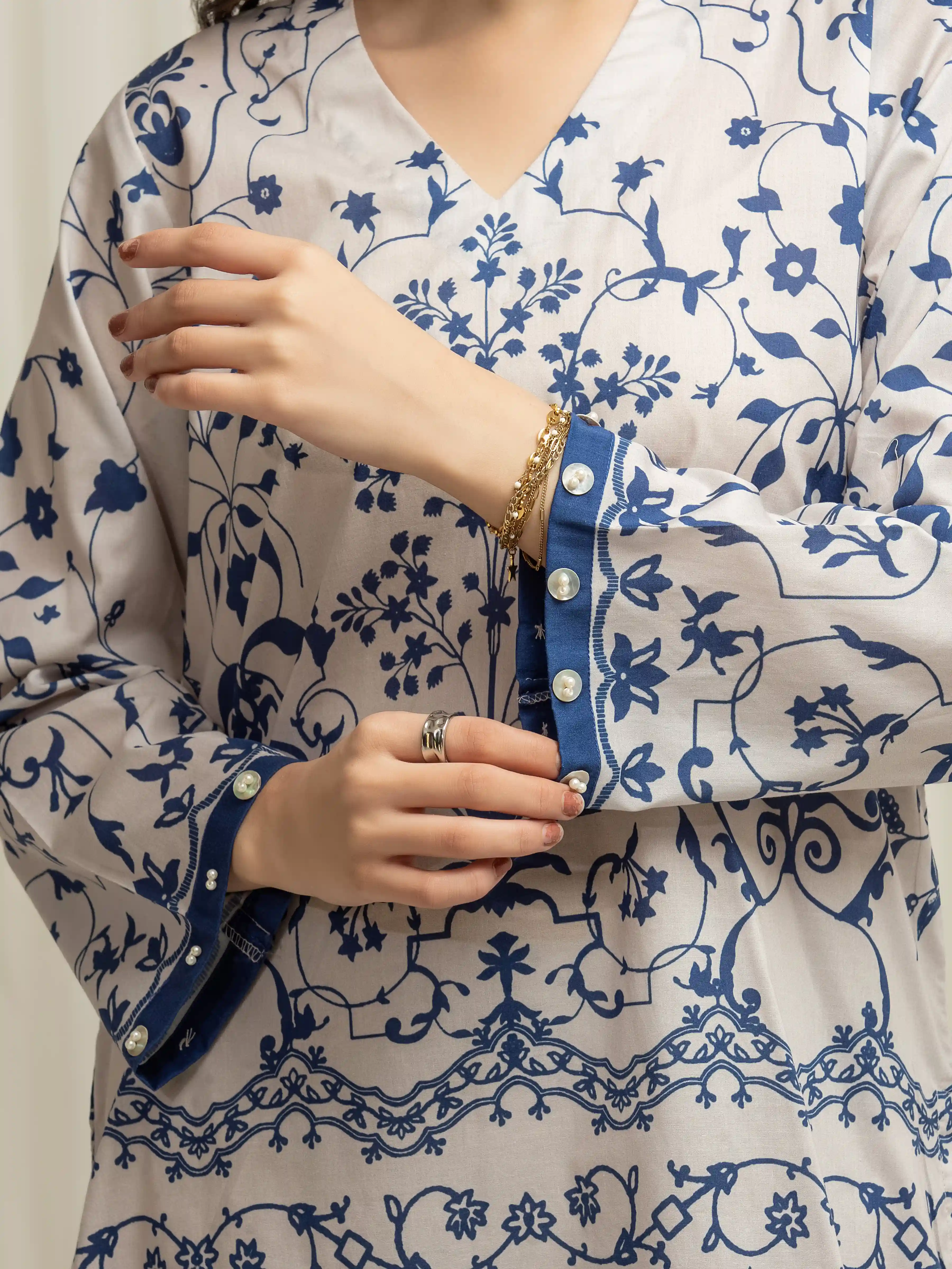 Pret Printed Lawn Suit - EWTKP6-86046-3P - Image 4