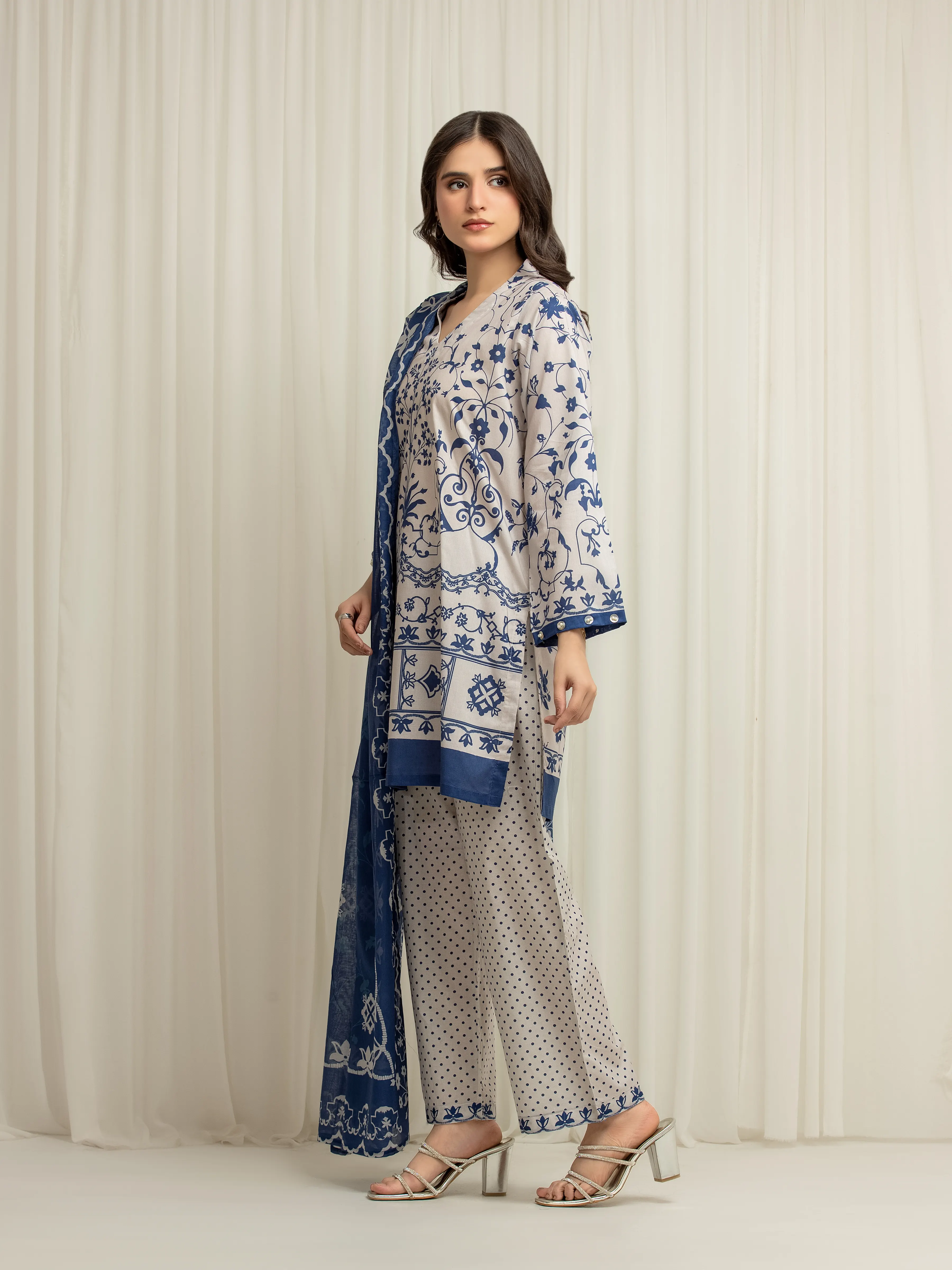 Pret Printed Lawn Suit - EWTKP6-86046-3P - Image 5