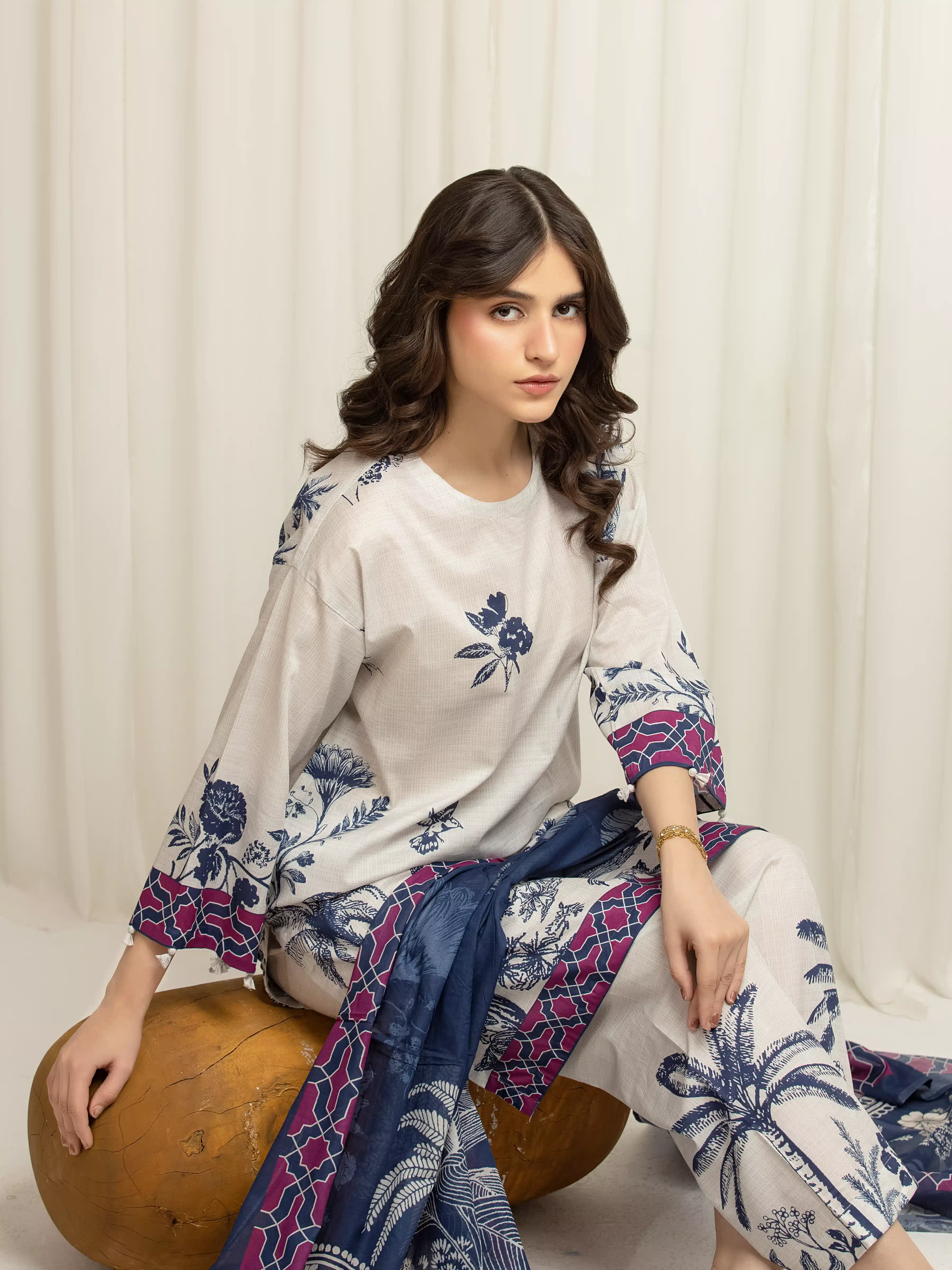 Pret Printed Lawn Suit - EWTKP6-86052-3P - Image 3