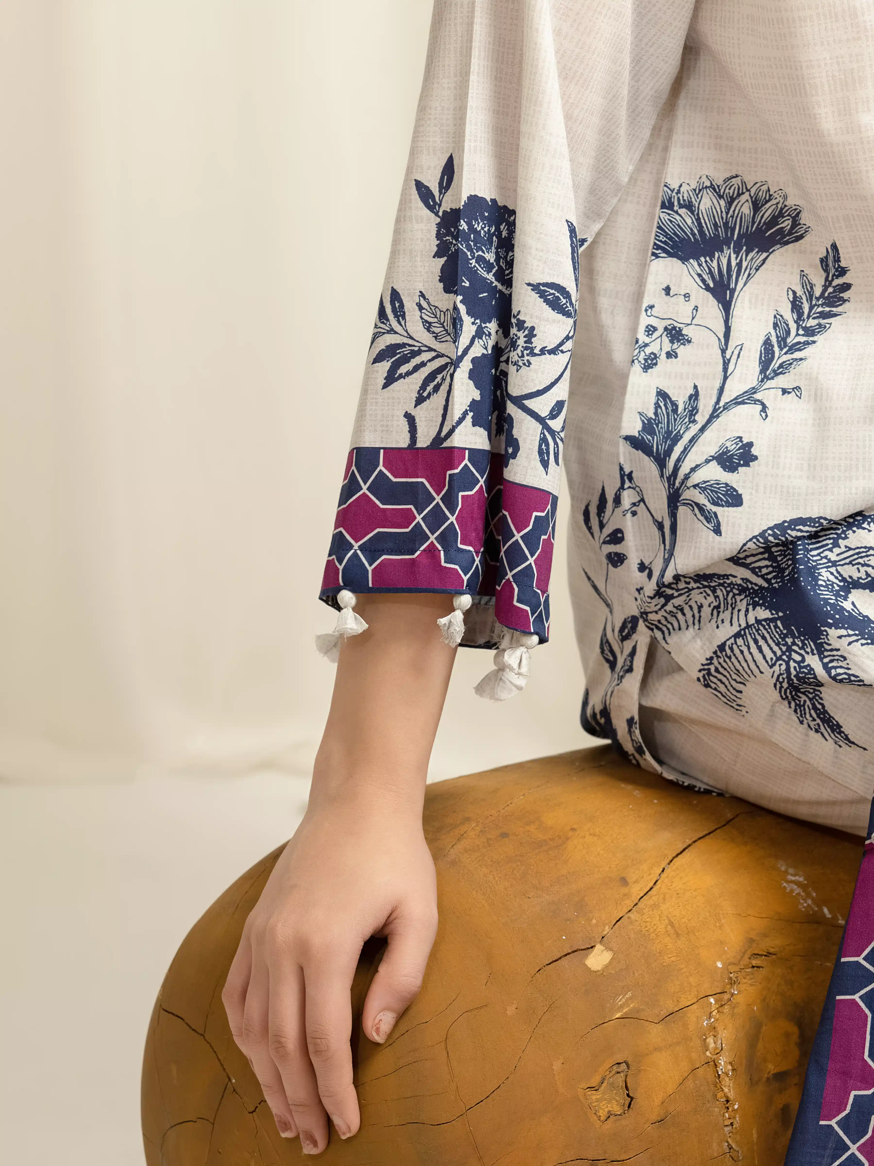 Pret Printed Lawn Suit - EWTKP6-86052-3P - Image 4