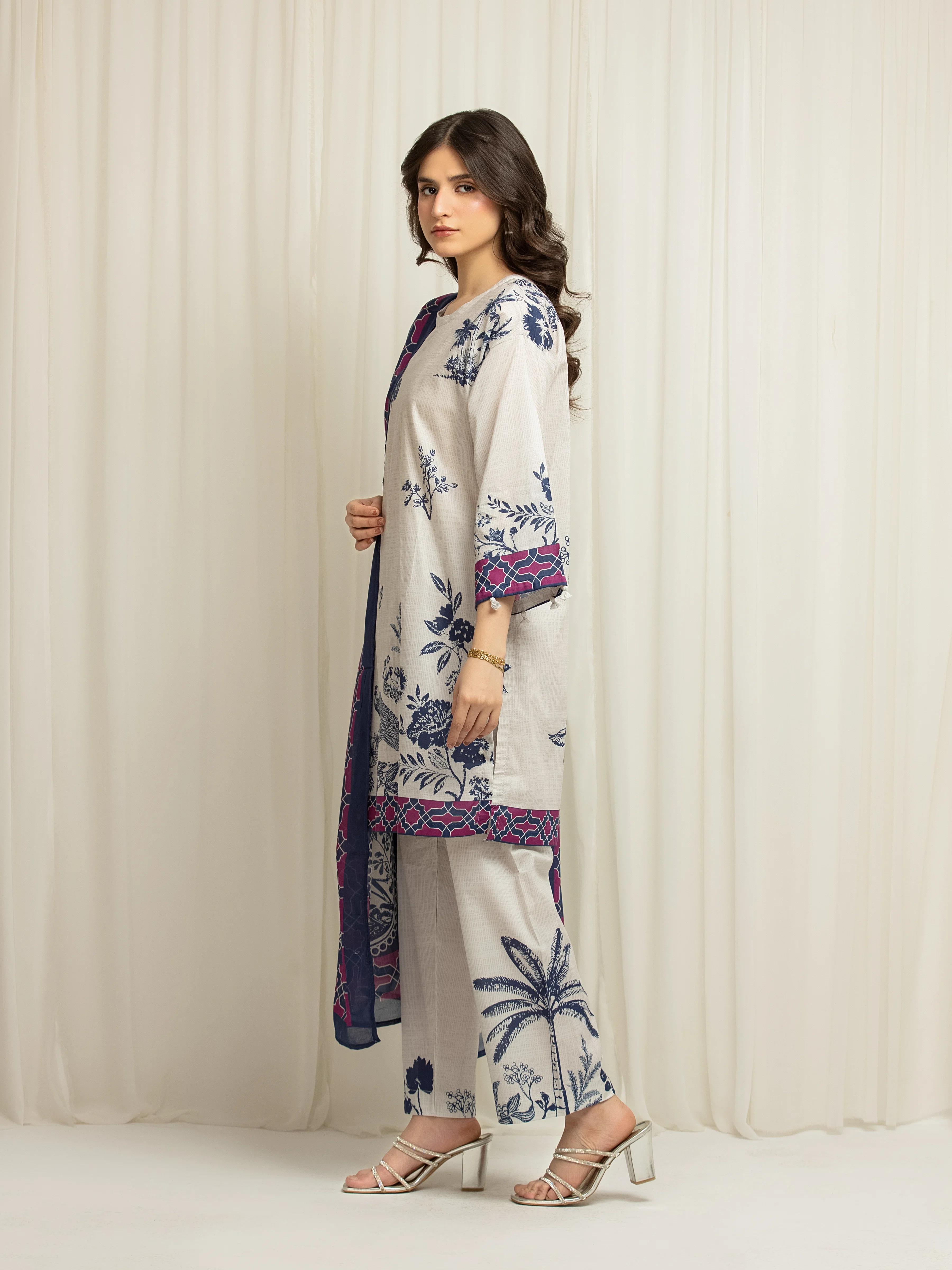 Pret Printed Lawn Suit - EWTKP6-86052-3P - Image 6