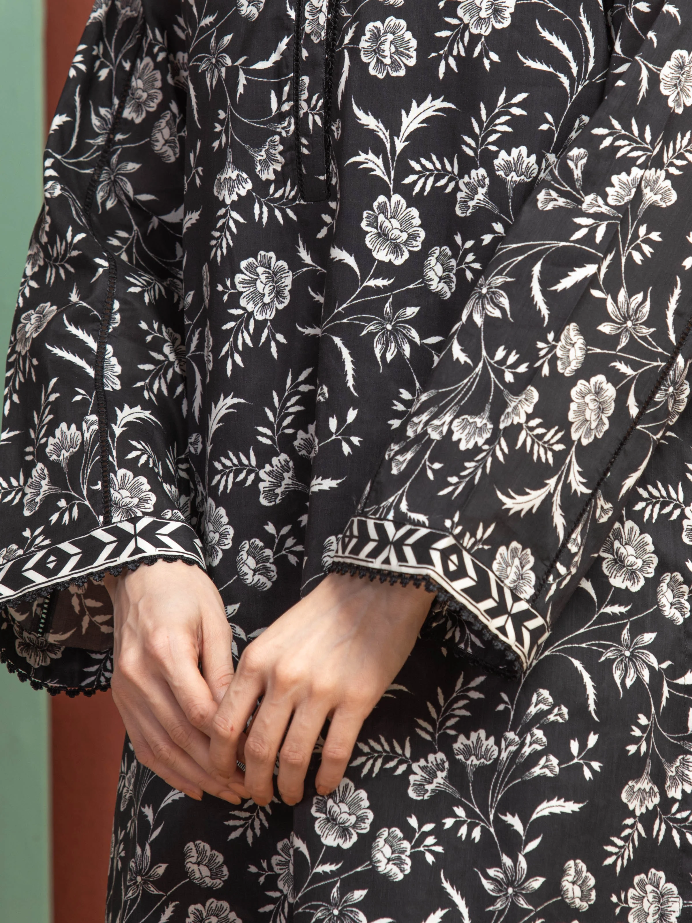 Unstitched Printed Lawn Suit - EWU5A1-35309-3P - Image 4