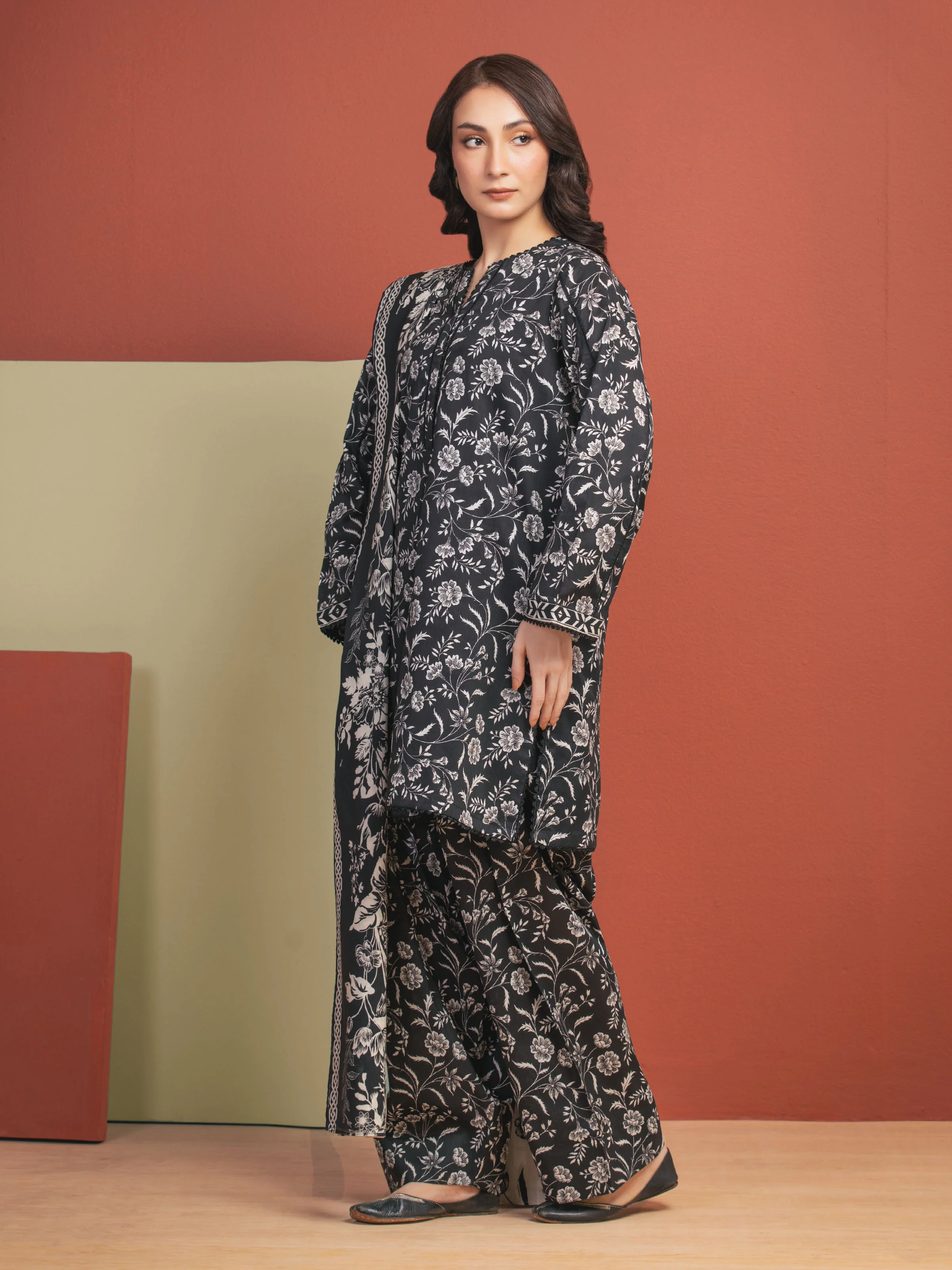 Unstitched Printed Lawn Suit - EWU5A1-35309-3P - Image 5