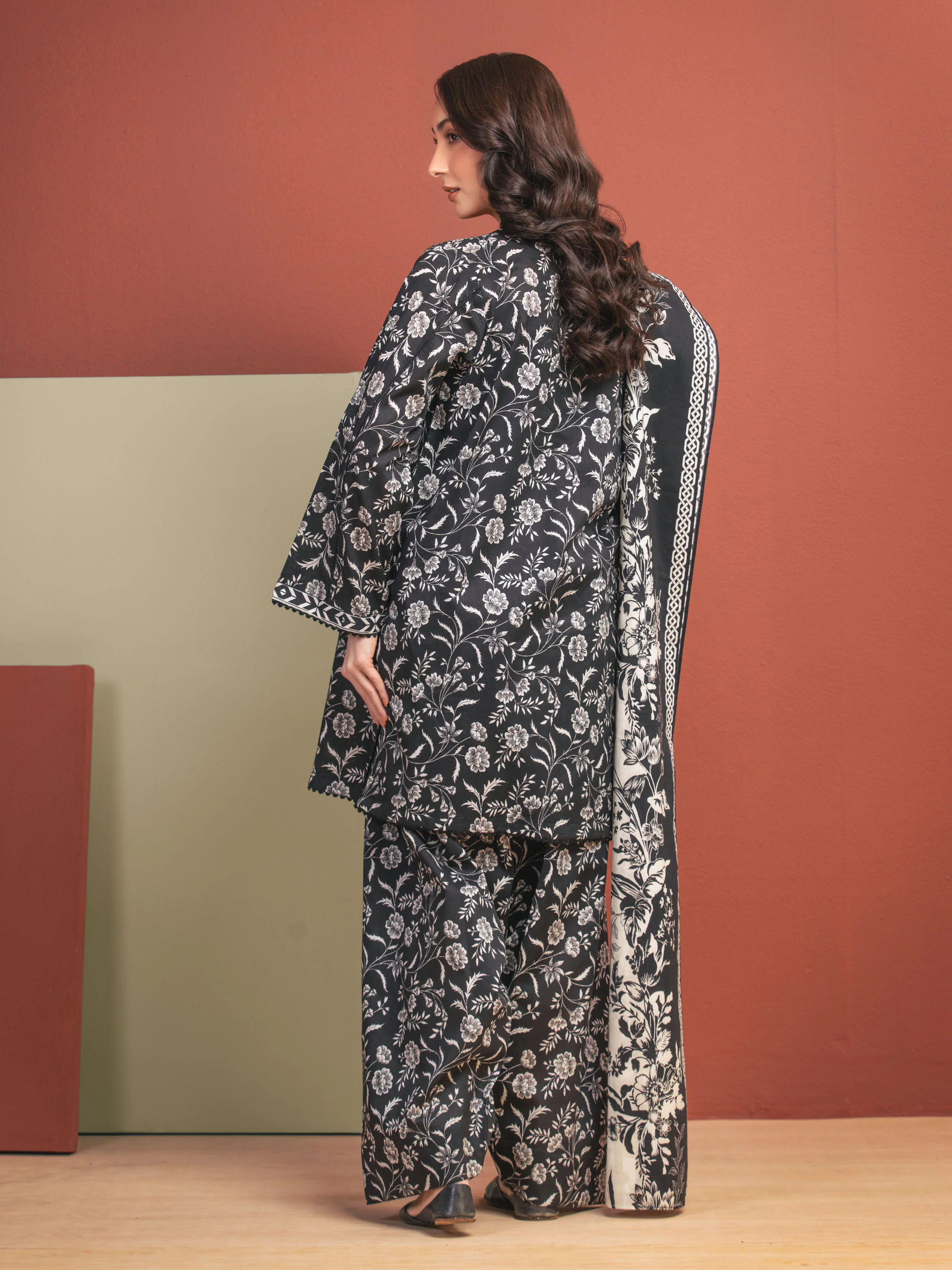 Unstitched Printed Lawn Suit - EWU5A1-35309-3P - Image 6