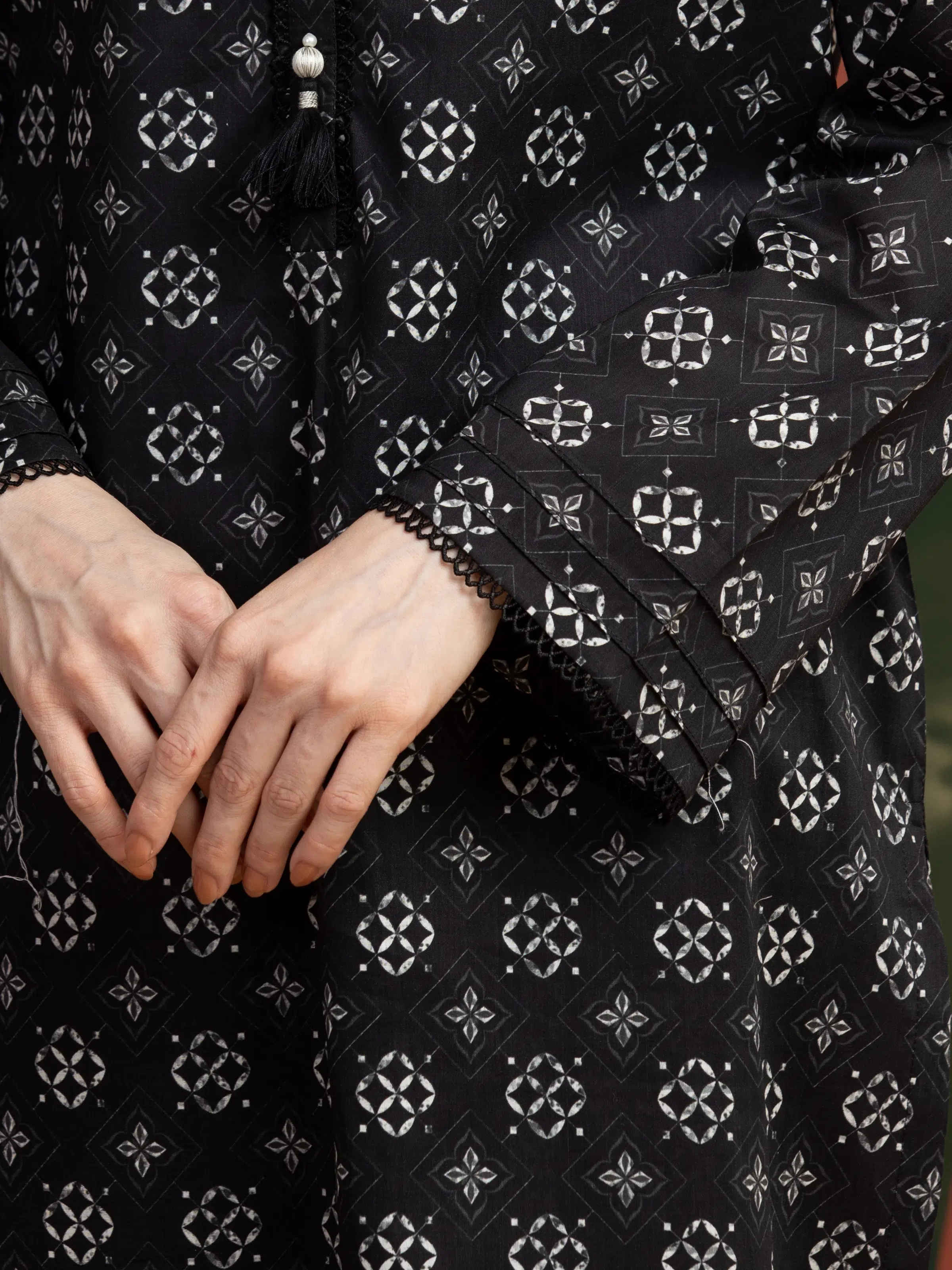 Unstitched Printed Lawn Suit - EWU5A1-35310-3P - Image 4