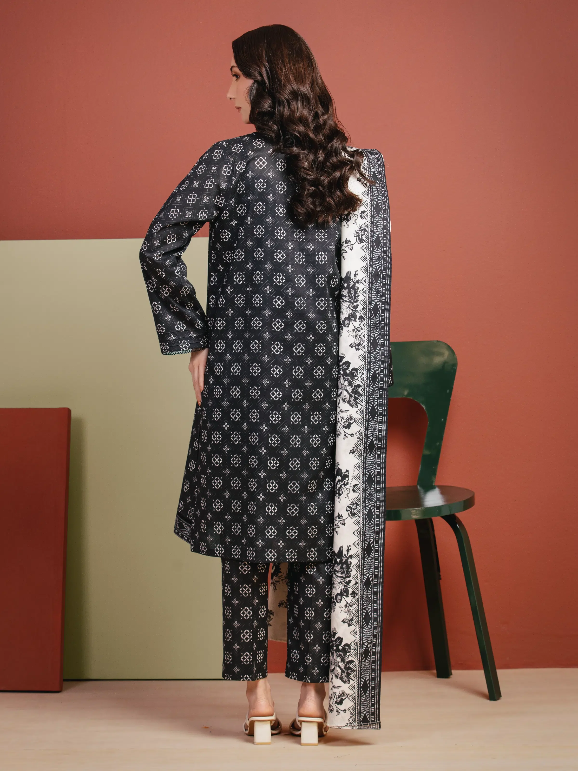 Unstitched Printed Lawn Suit - EWU5A1-35310-3P - Image 5