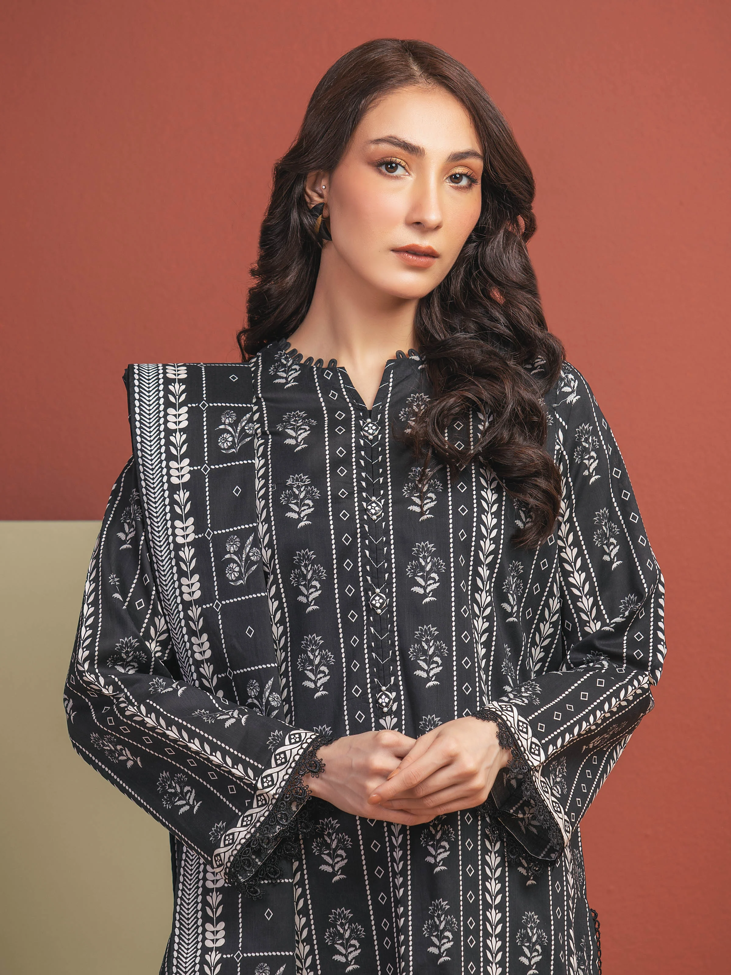 Unstitched Printed Lawn Suit - EWU5A1-35311-3P - Image 3