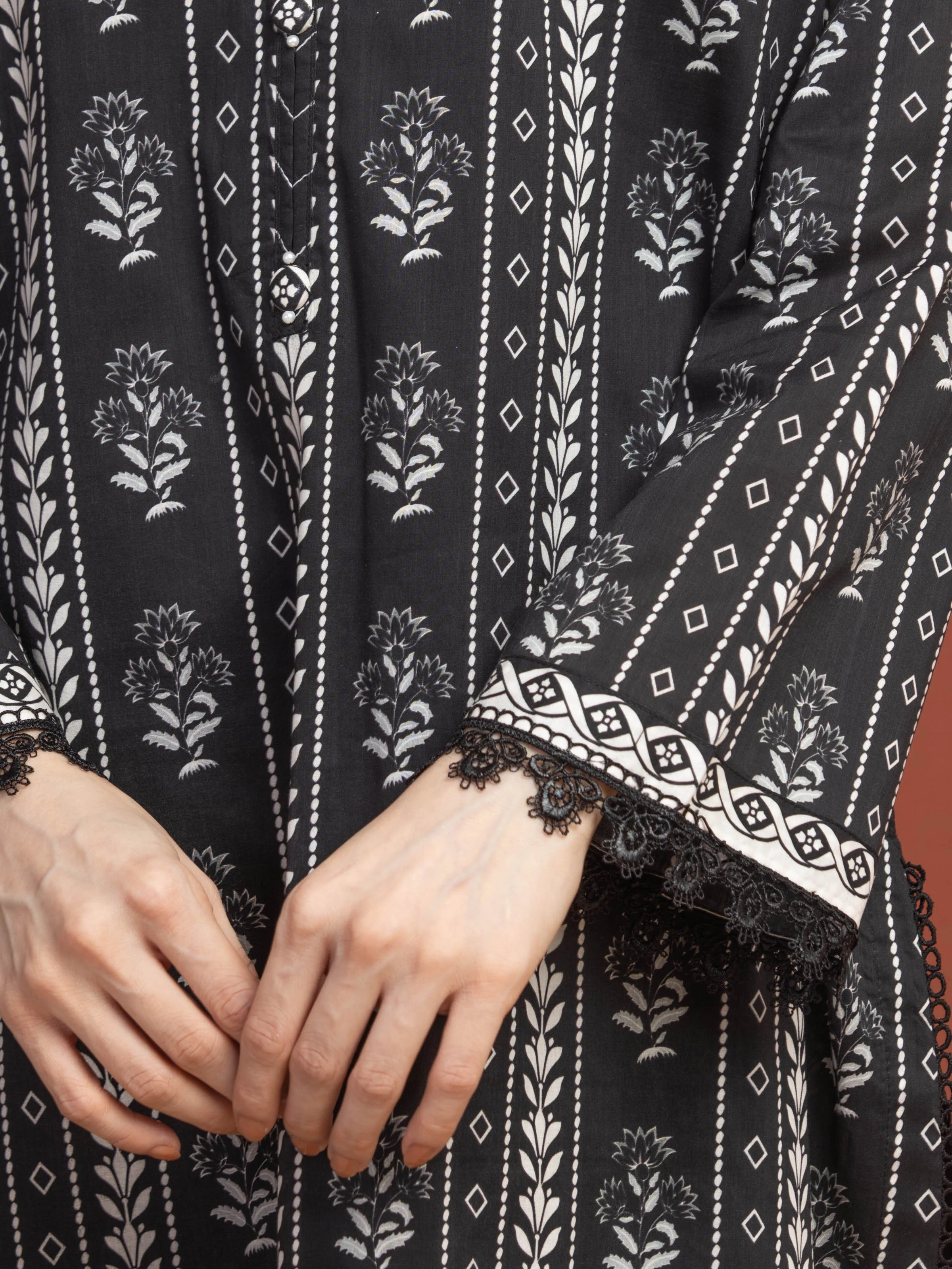 Unstitched Printed Lawn Suit - EWU5A1-35311-3P - Image 5