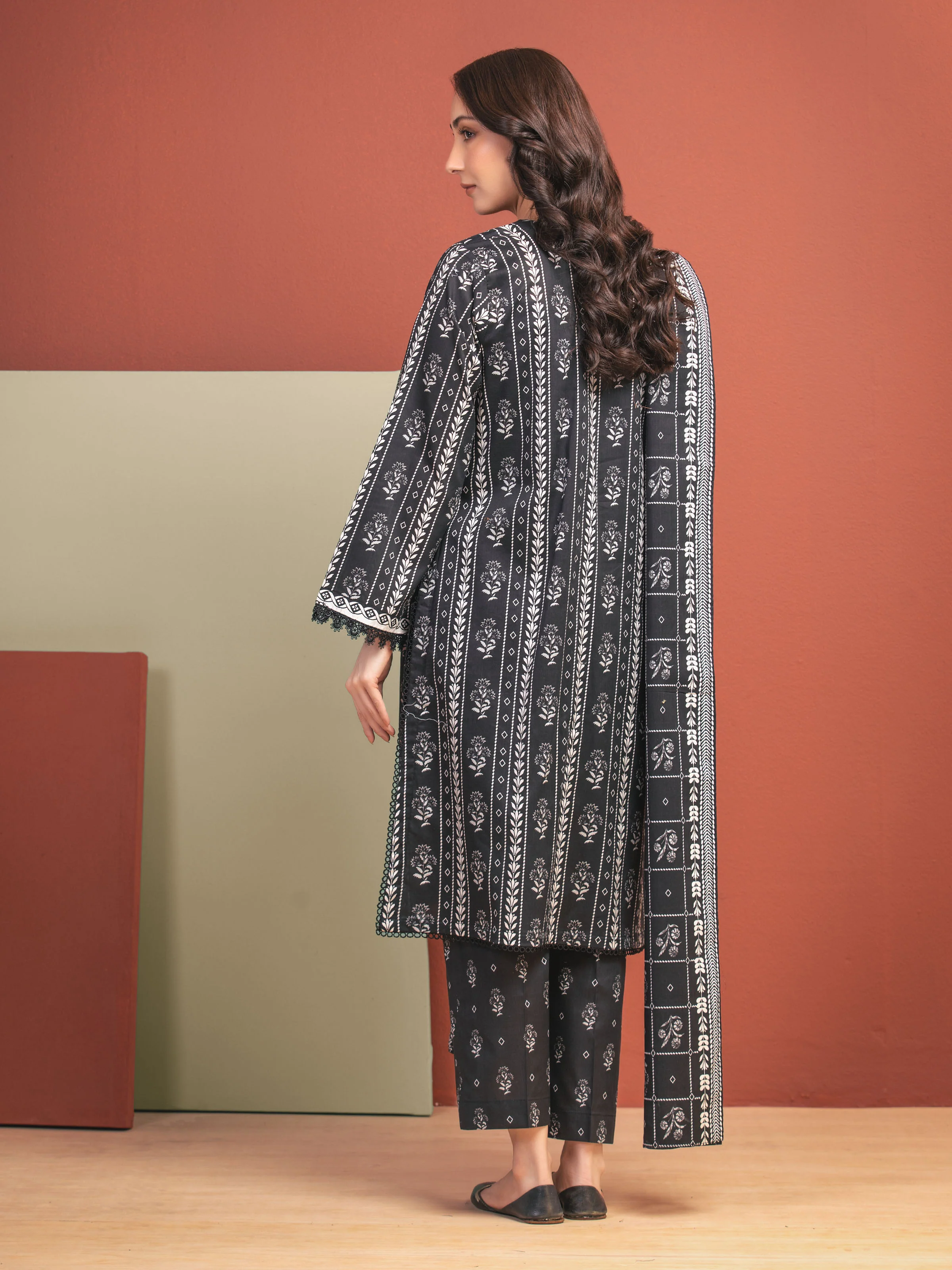 Unstitched Printed Lawn Suit - EWU5A1-35311-3P - Image 6