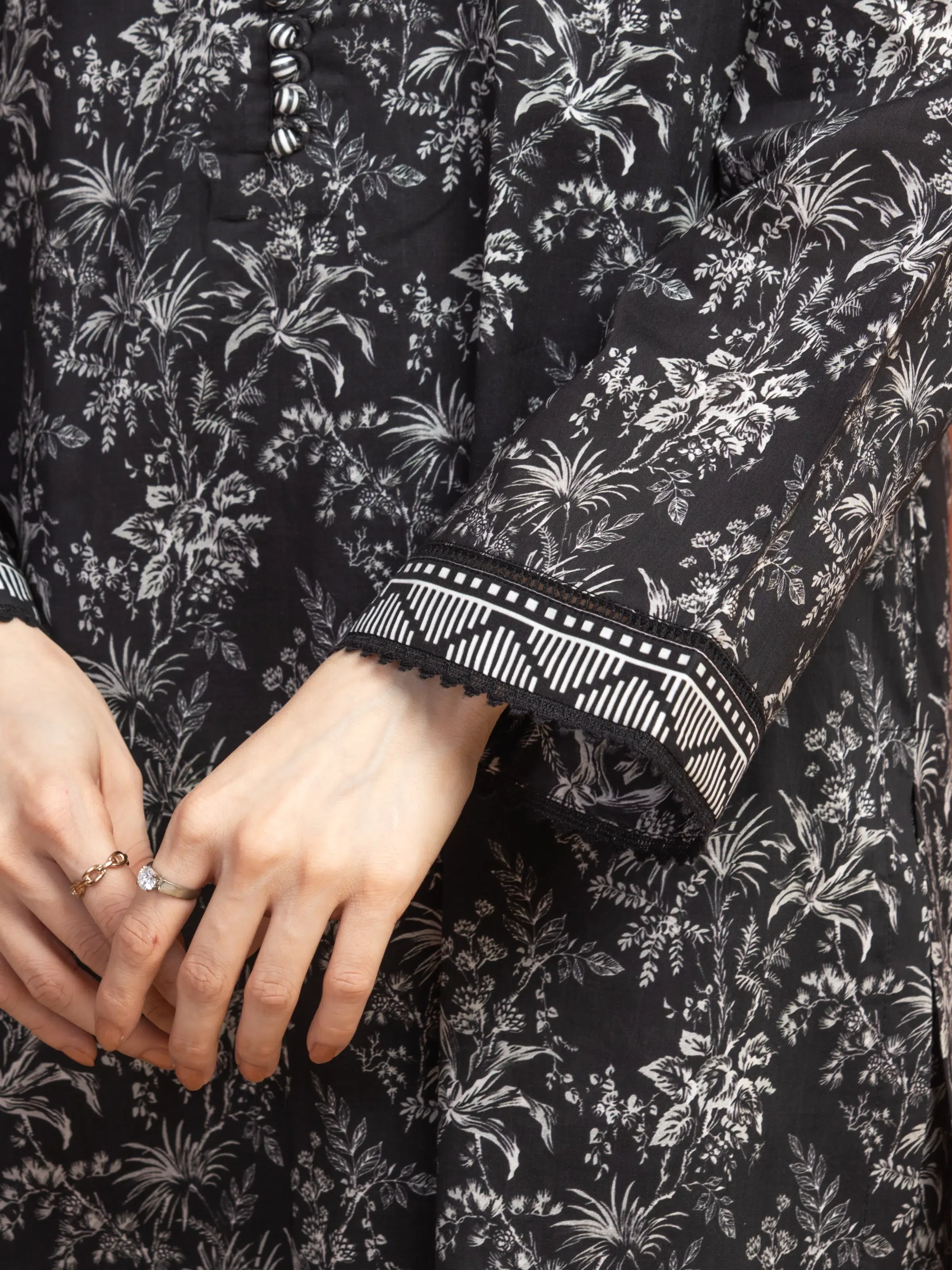 Unstitched Printed Lawn Suit - EWU5A1-35312-3P - Image 3