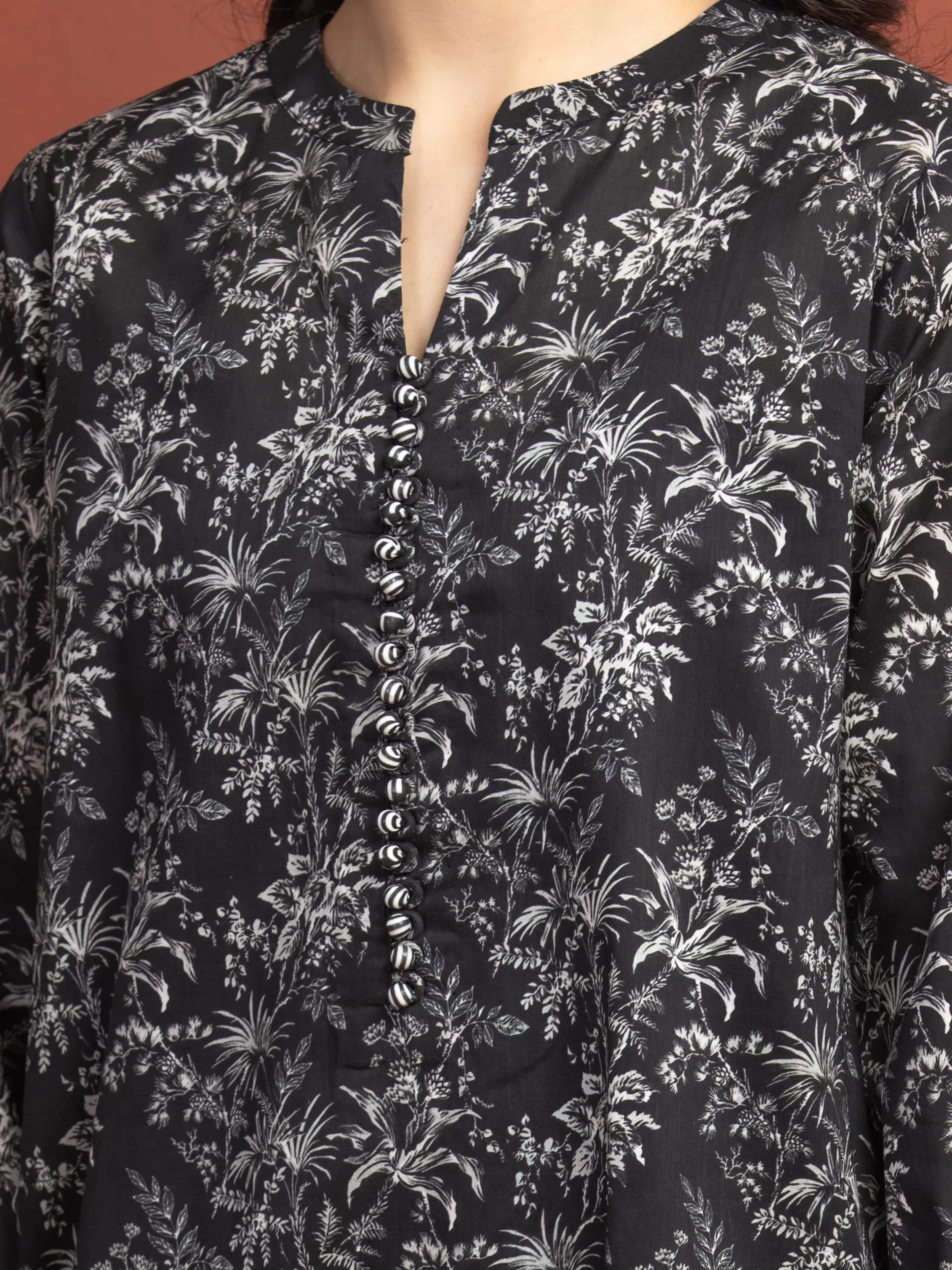 Unstitched Printed Lawn Suit - EWU5A1-35312-3P - Image 4