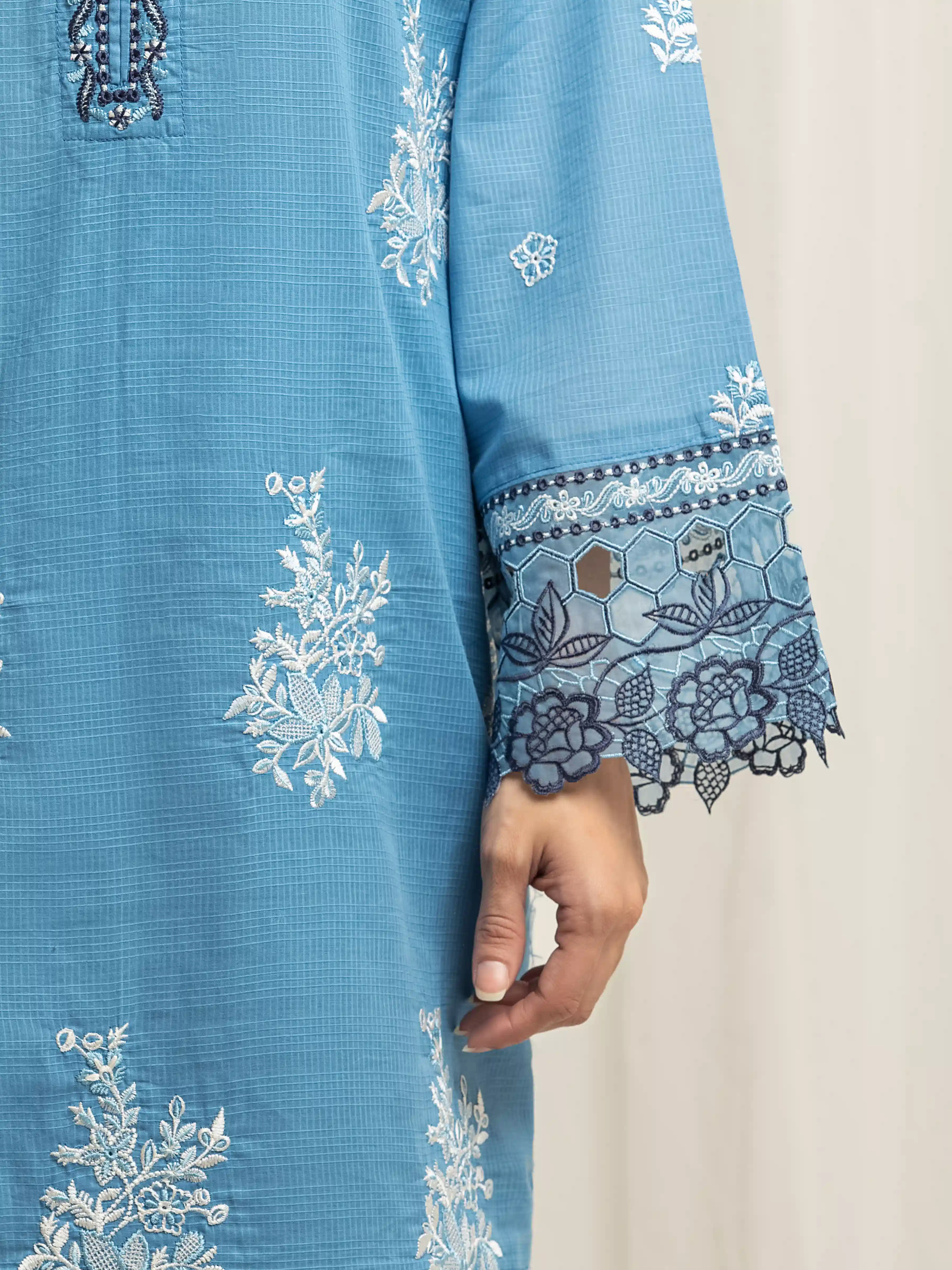 Unstitched Embroidered Lawn Suit - EWU5V1-31220-3P - Image 4