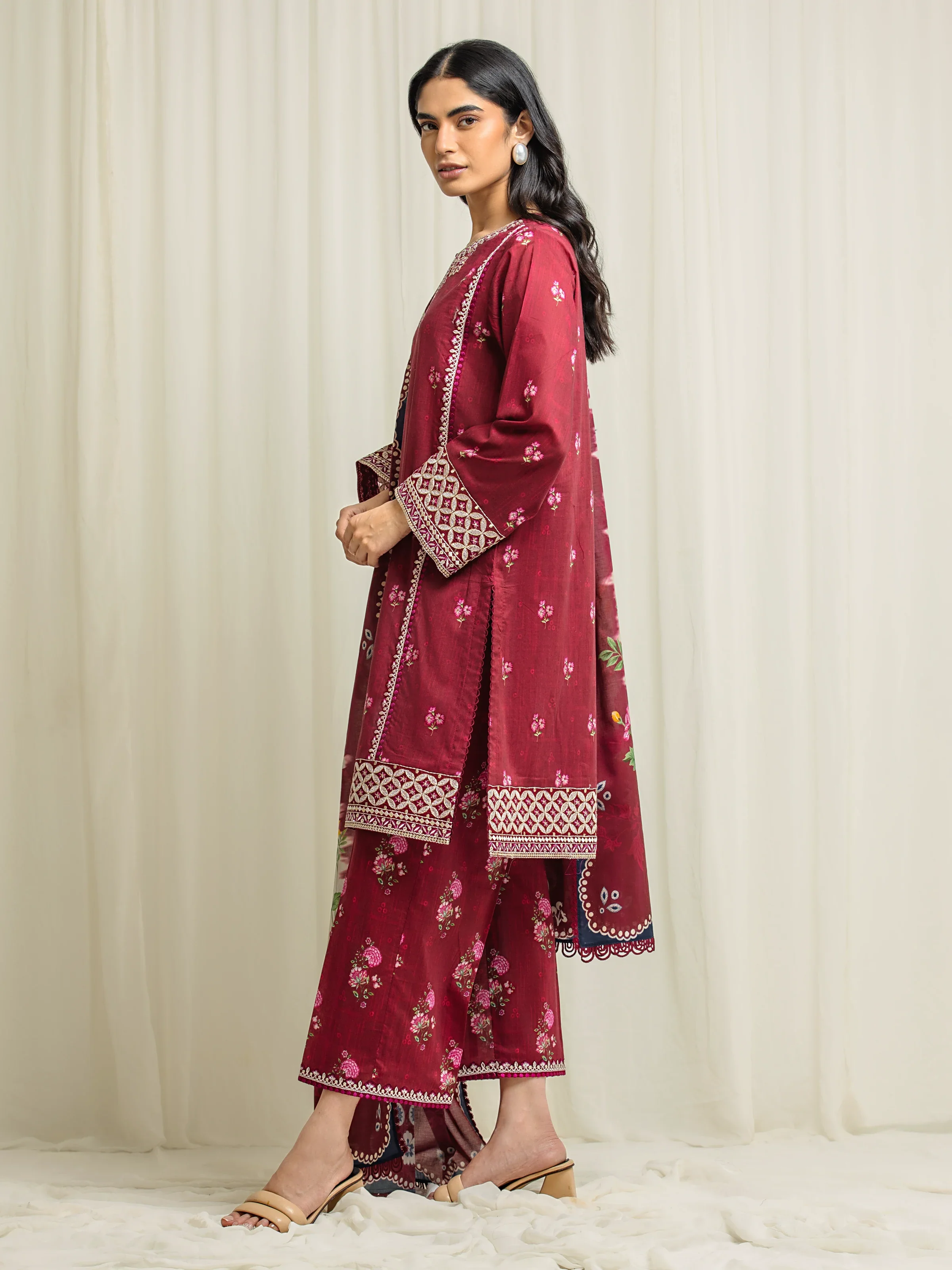 Unstitched Embroidered Lawn Suit - EWU6V1-33013-3P - Image 5