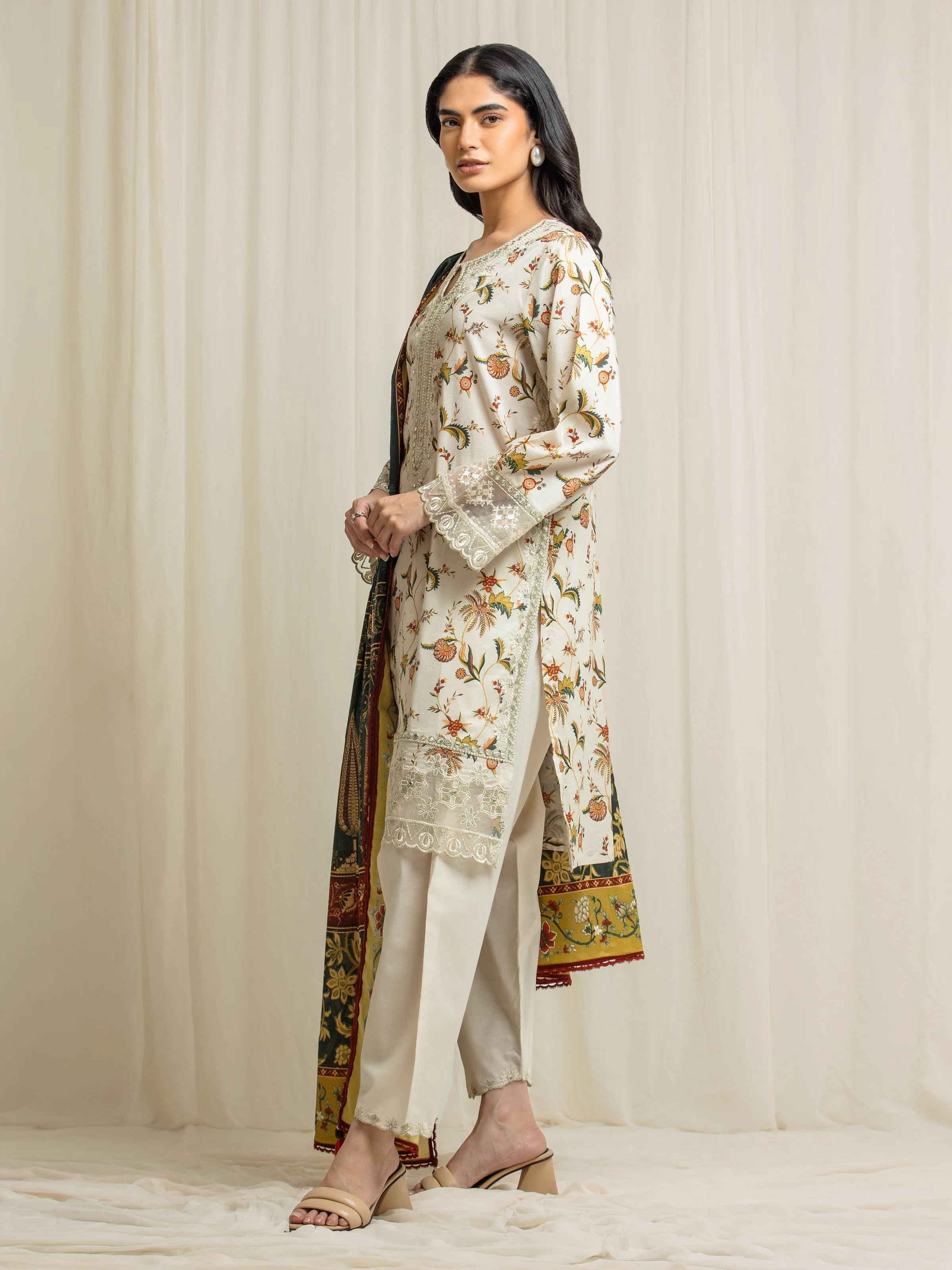Unstitched Embroidered Lawn Suit - EWU6V1-33022-3P - Image 5
