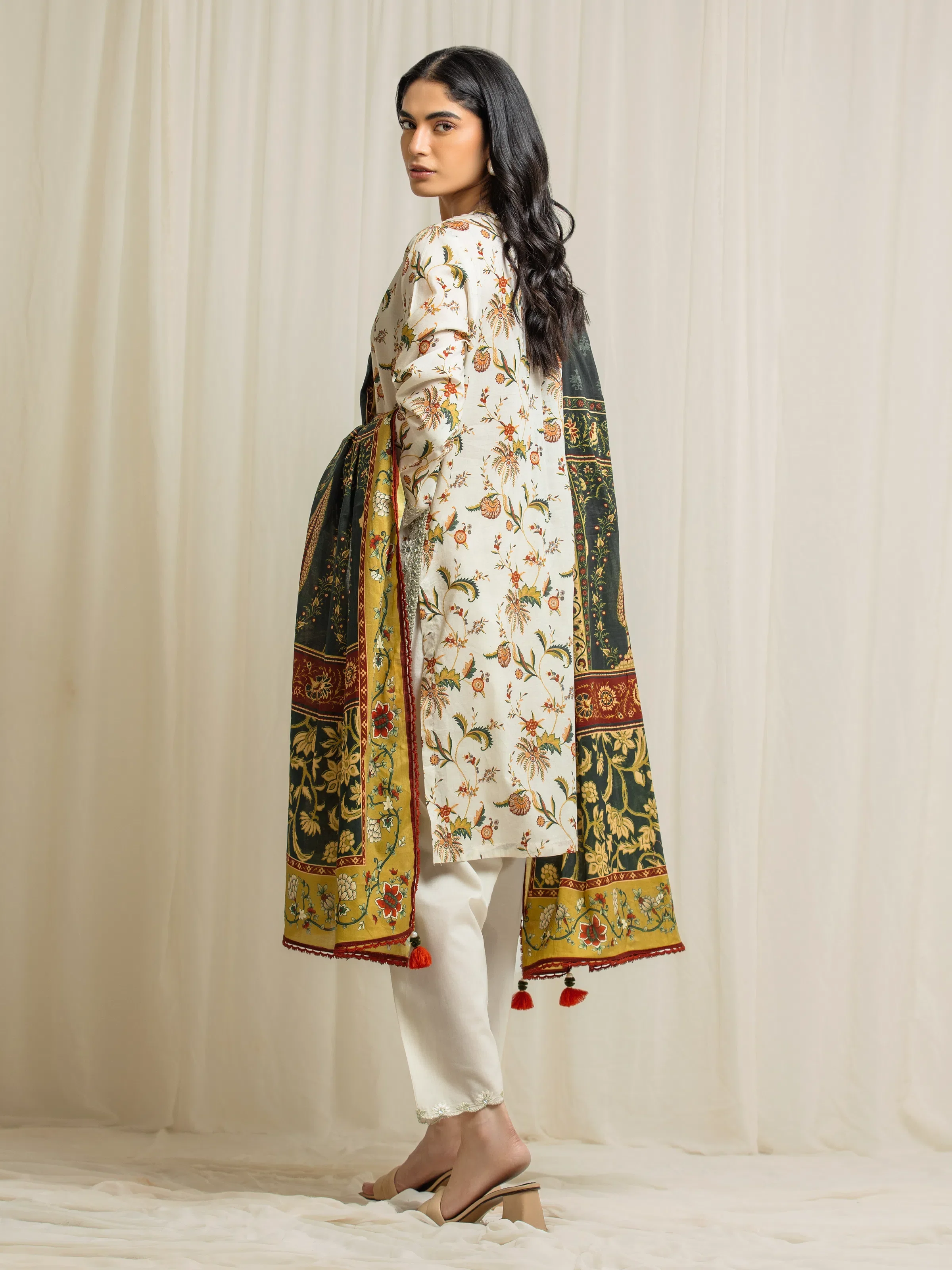 Unstitched Embroidered Lawn Suit - EWU6V1-33022-3P - Image 6