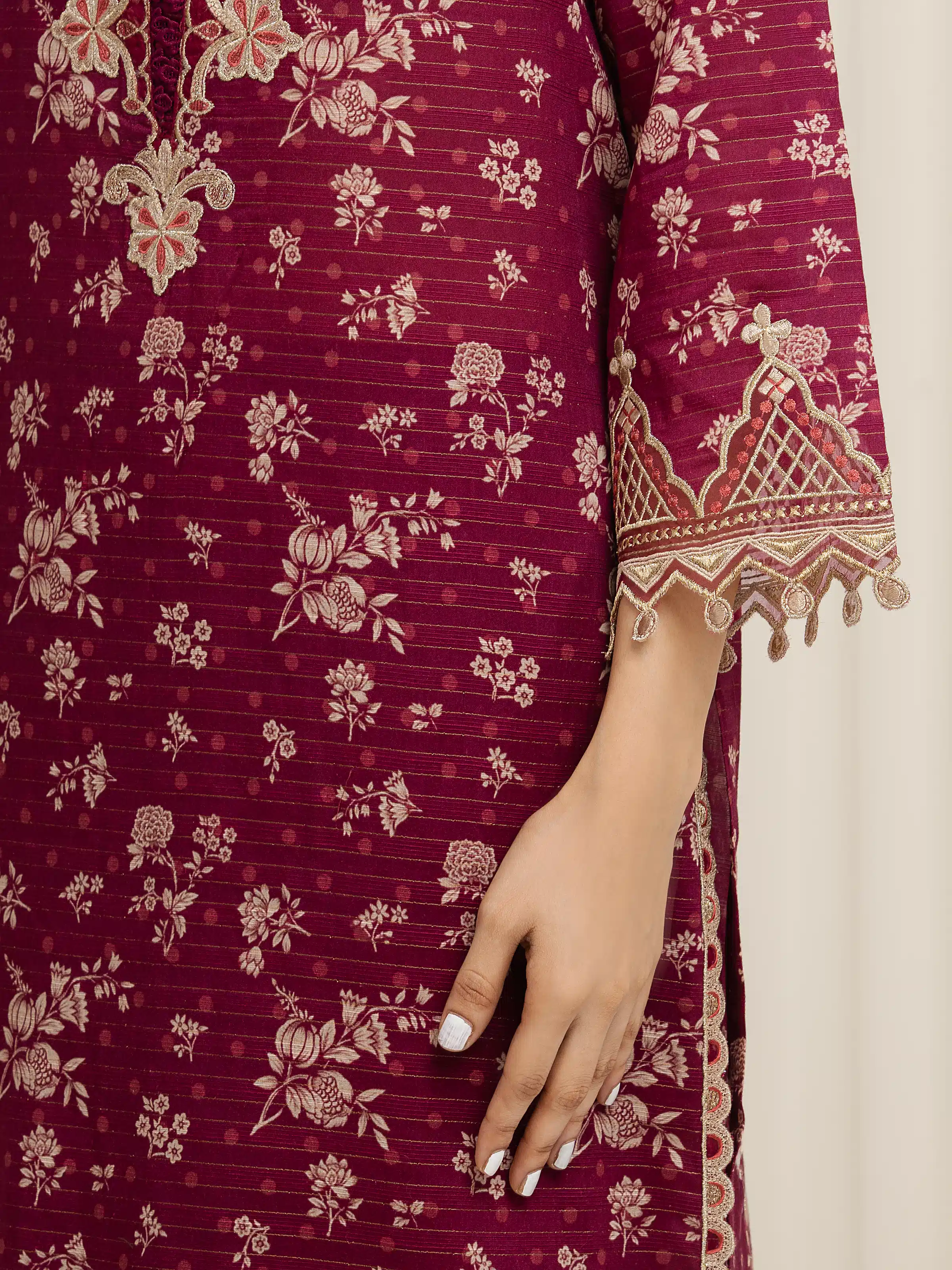 Unstitched Embroidered Zari Lawn Suit - EWU6V23-33400-3P - Image 4