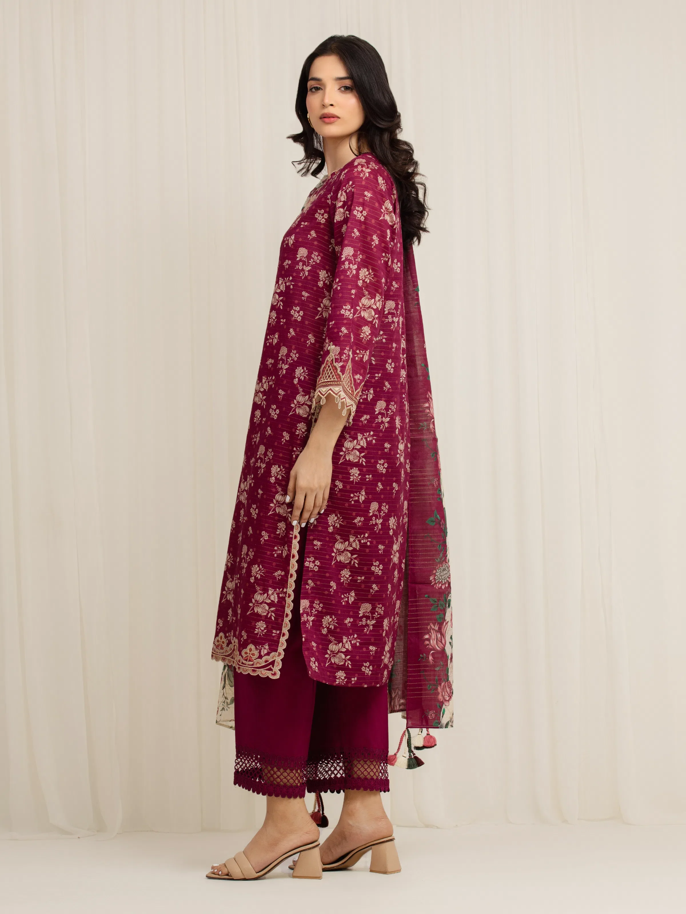 Unstitched Embroidered Zari Lawn Suit - EWU6V23-33400-3P - Image 5