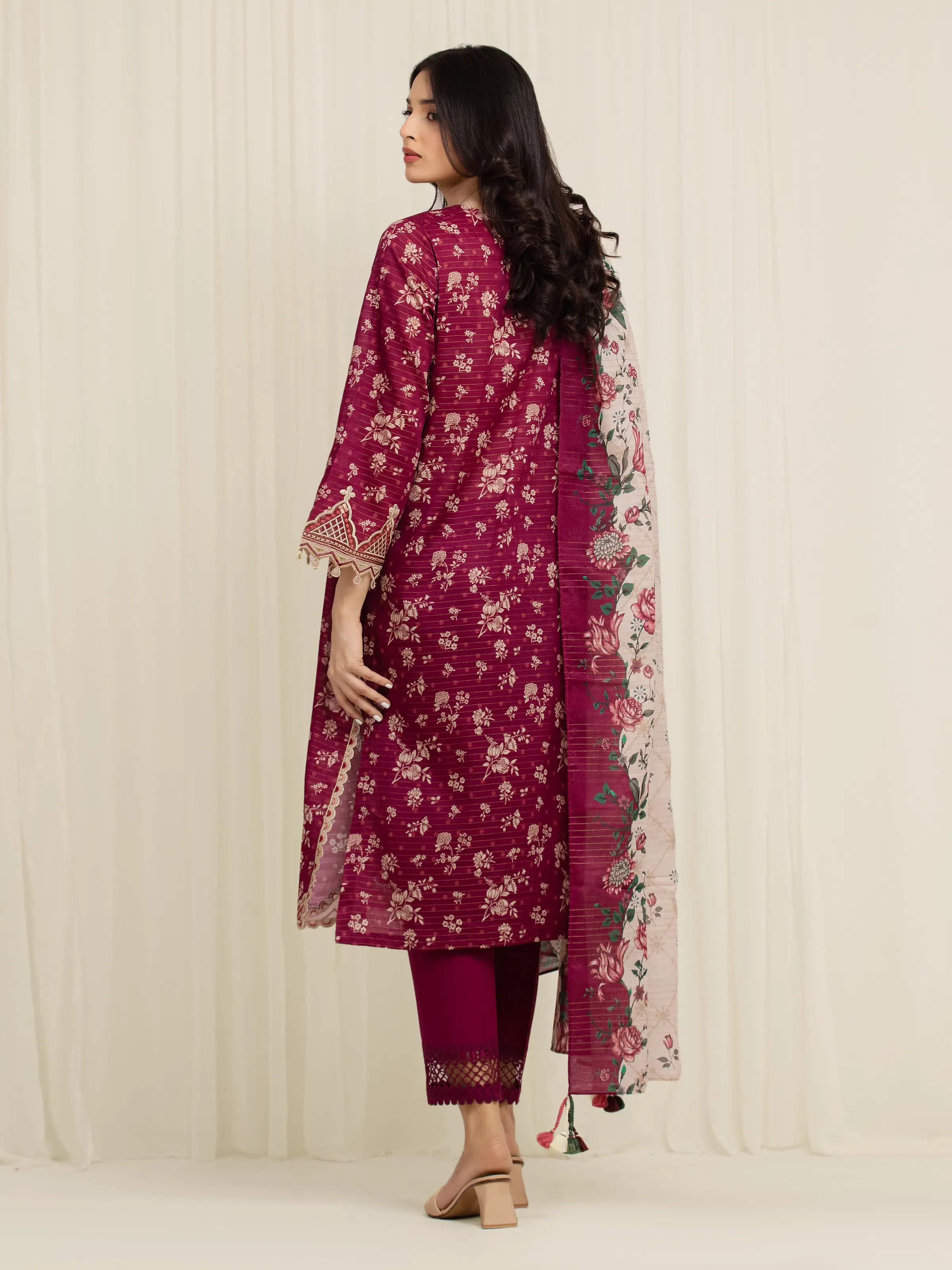 Unstitched Embroidered Zari Lawn Suit - EWU6V23-33400-3P - Image 6